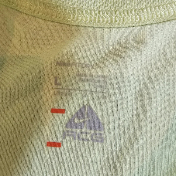 Nike Women's •Size Large• ACG Fit Dry Embossed Base Layer Long Sleeve Top Neon - Picture 6 of 8